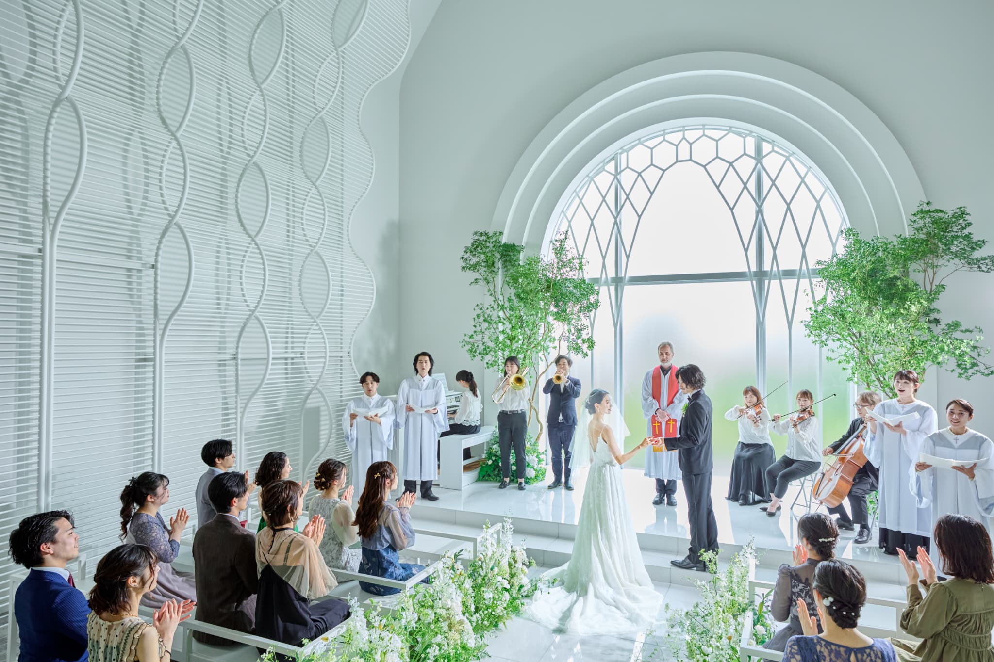 新郎新婦を包み込むヴェールのような挙式会場 St.Wave